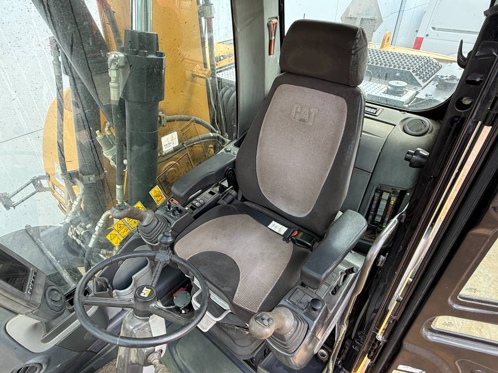 CAT M315D - Triple Boom / Quick Coupler