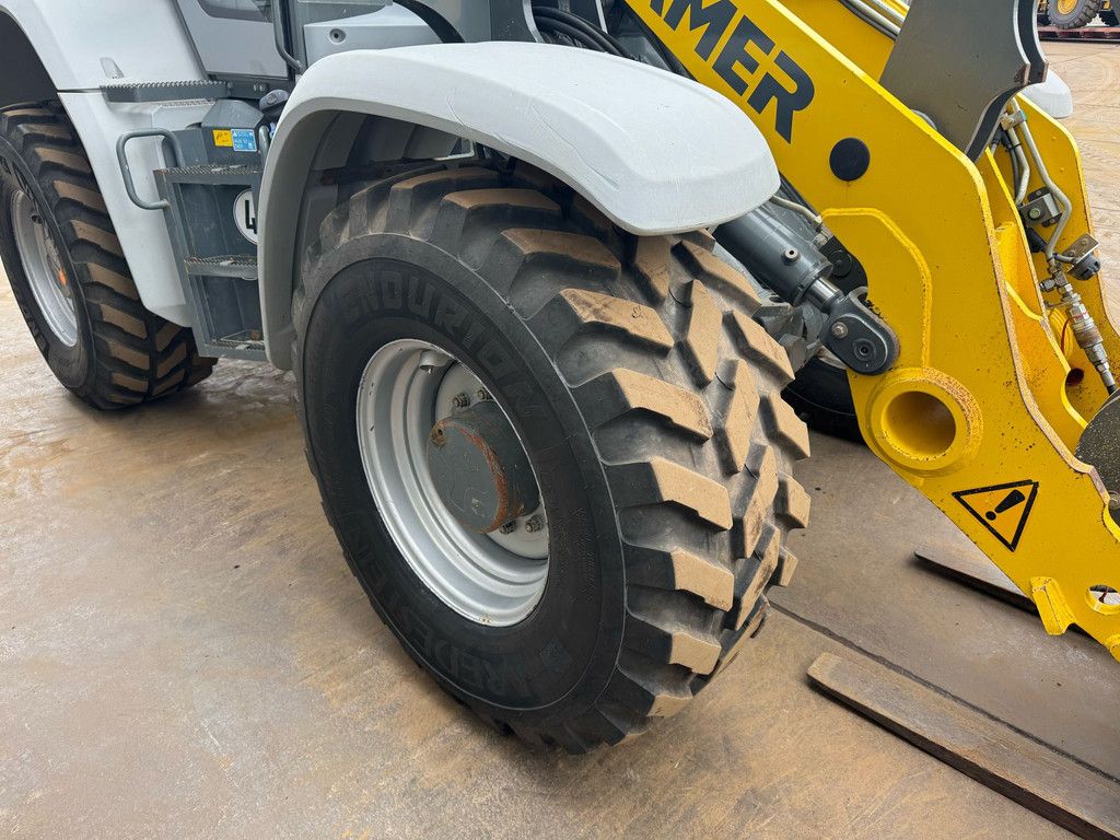 Kramer 8155 / Forks / bucket