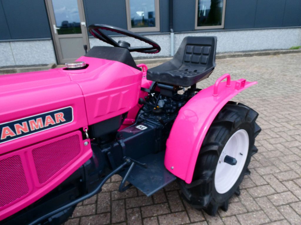 Yanmar YM1301 4wd / 1109 Draaiuren / Pink Edition