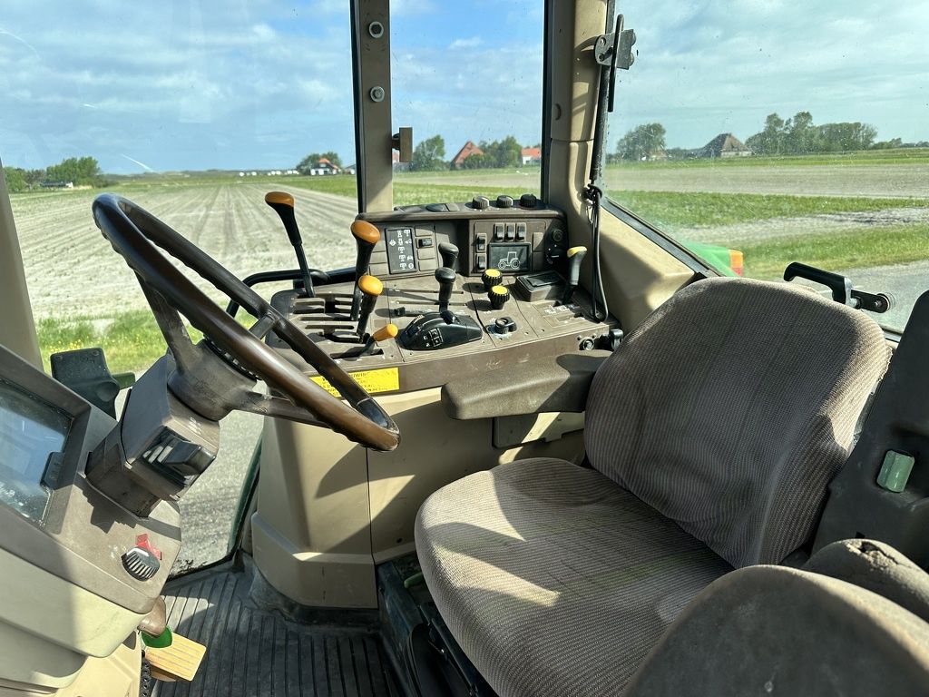 John Deere 6410