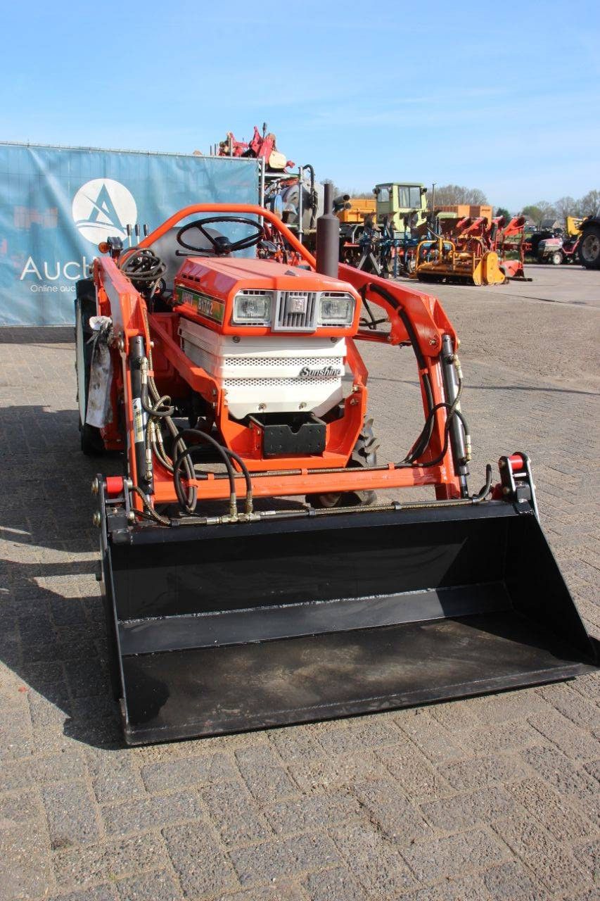 Kubota B1702 Diesel Mini Tractor 17hp with Front Loader New