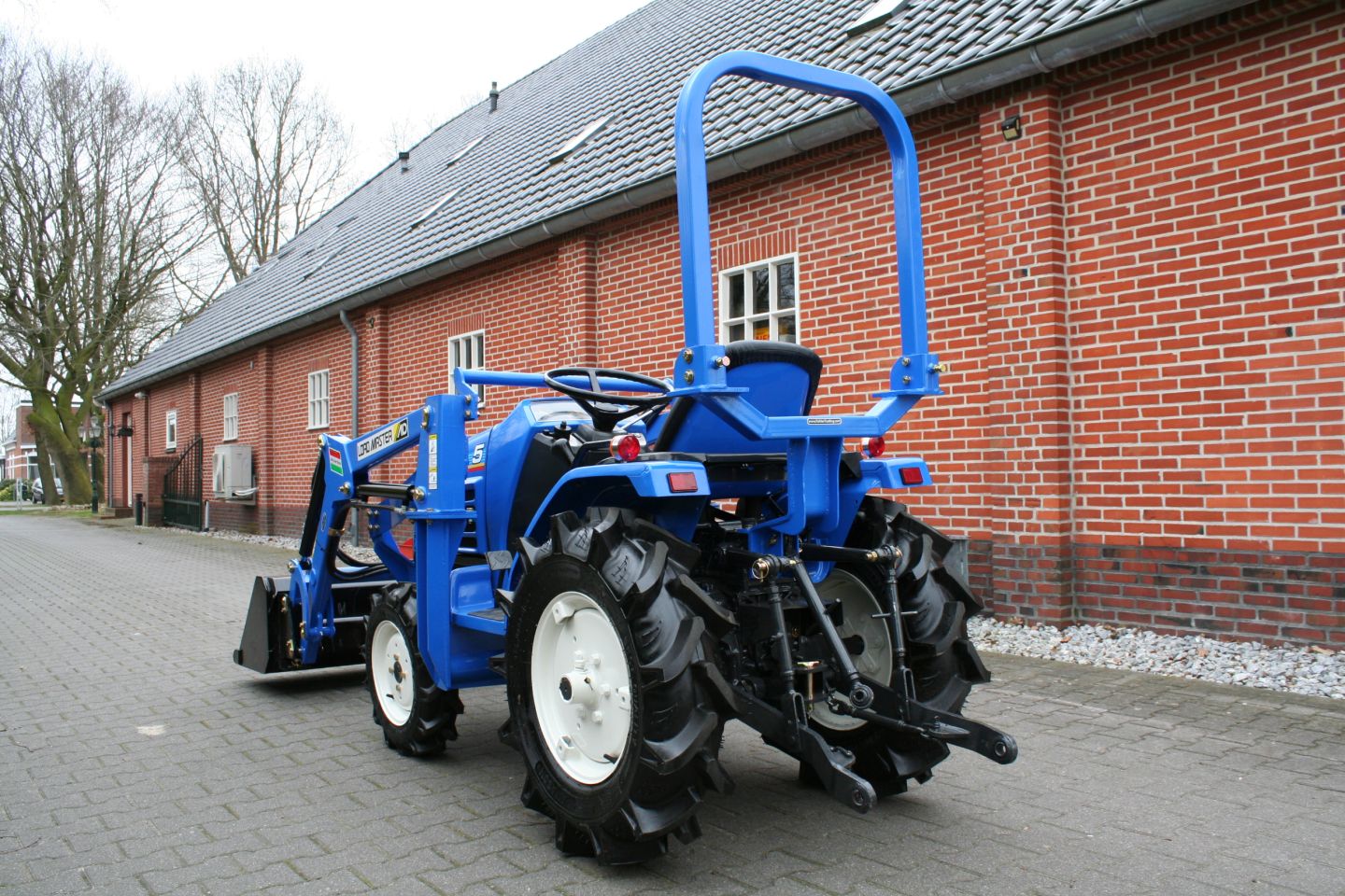 Iseki Sial 5 with front loader