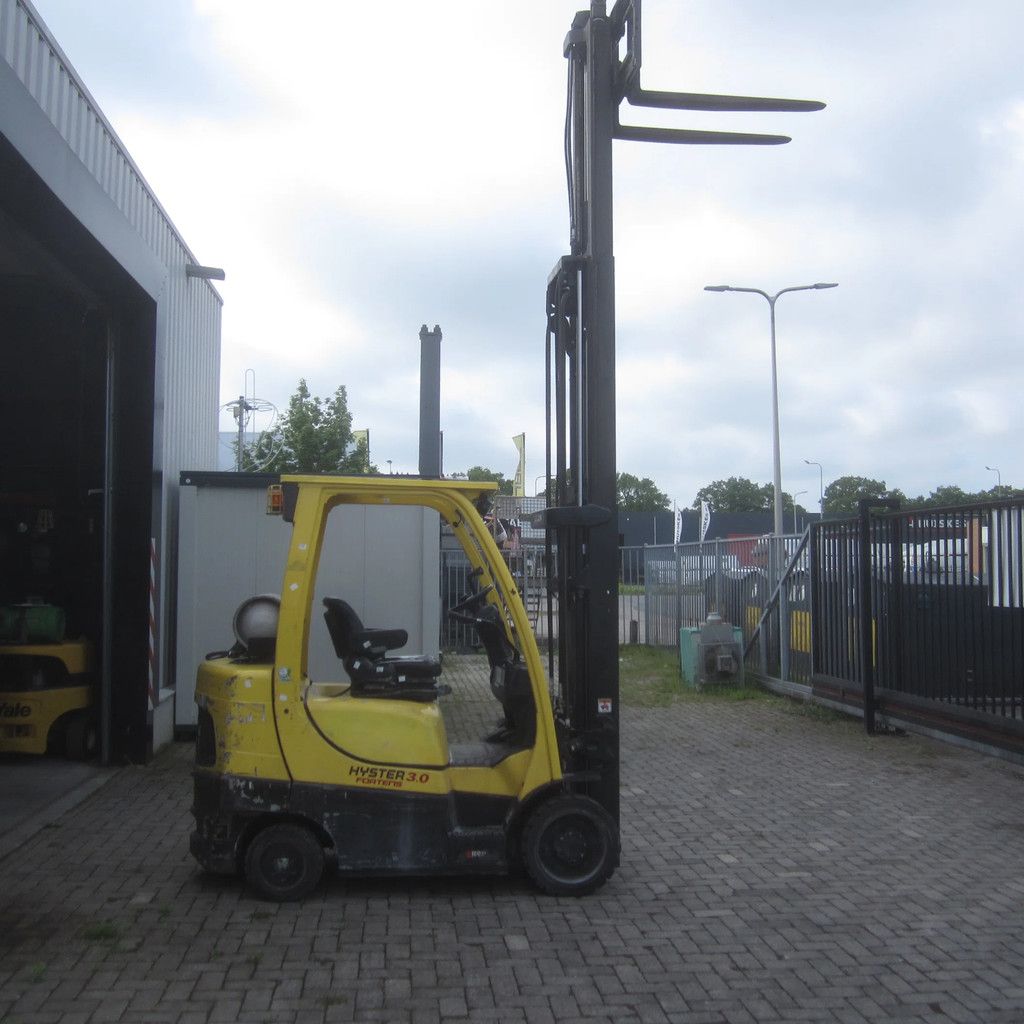 Hyster 3.0 FT, LPG-gas, triplex, side shift, freelift.