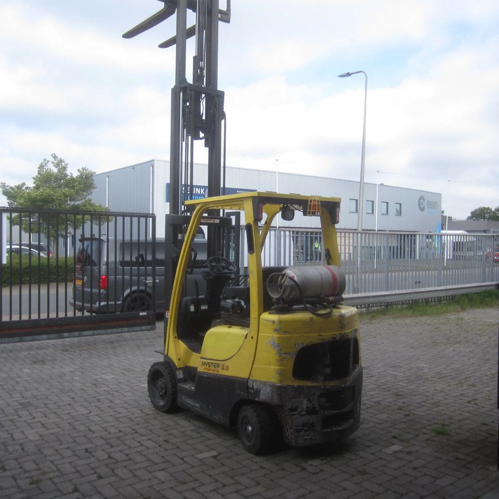 Hyster 3.0 FT, LPG-gas, triplex, side shift, freelift.