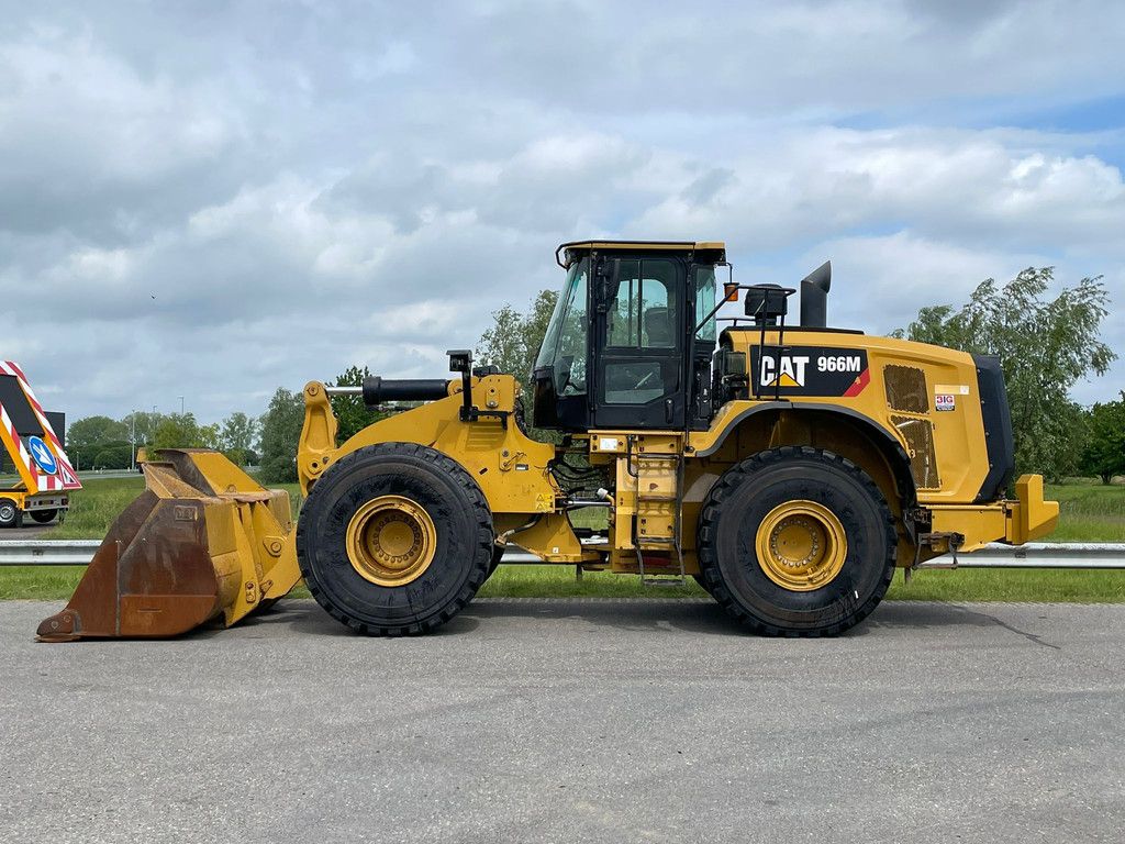 Caterpillar 966M NEW TIRES