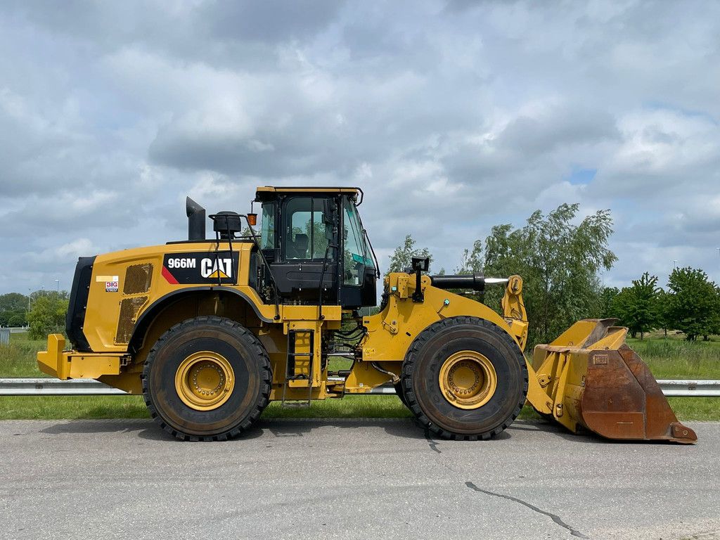 Caterpillar 966M NEW TIRES