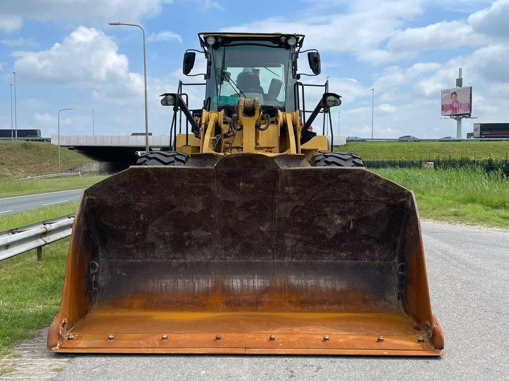 Caterpillar 966M NEW TIRES
