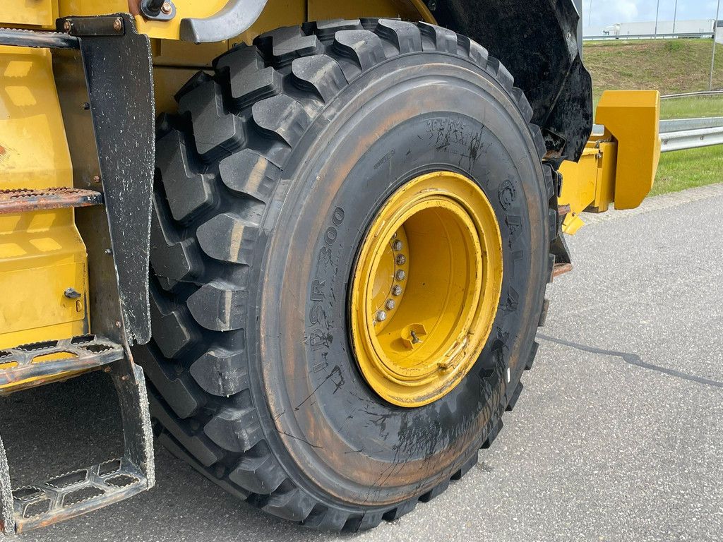 Caterpillar 966M NEW TIRES