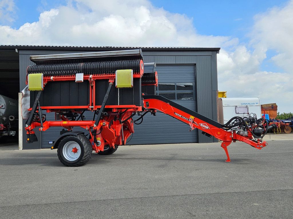Kuhn MERGE MAXX 950 Bandenhark