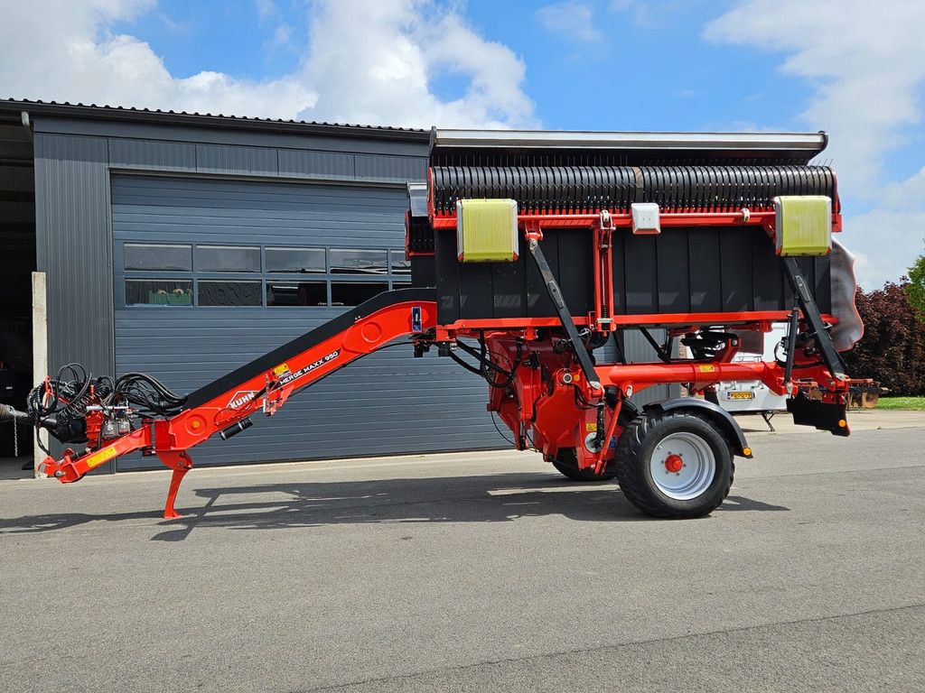 Kuhn MERGE MAXX 950 Bandenhark