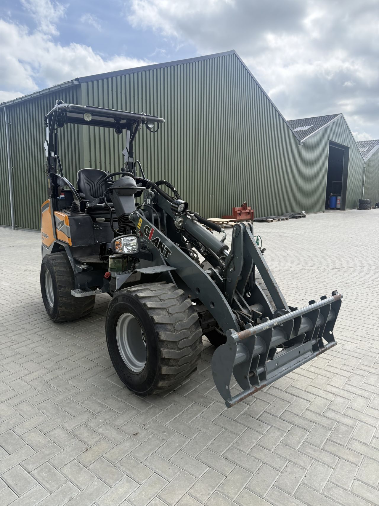 Giant g2700 extra HD ++ ( 750 uur )