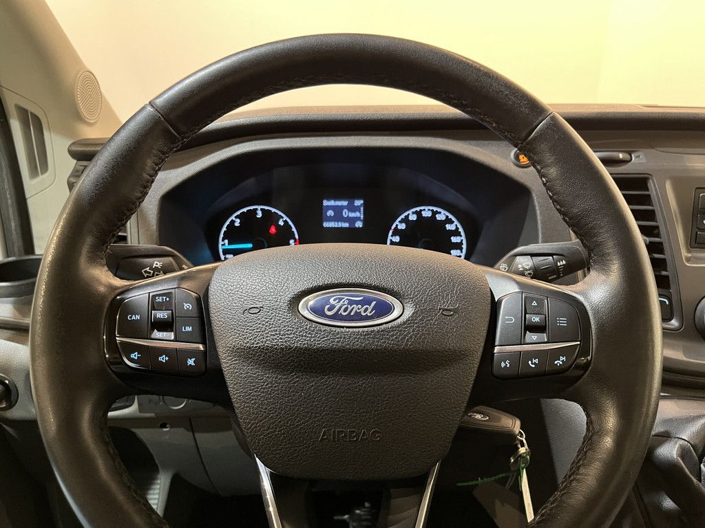Ford Transit 350 2.0 TDCI L2 Trend RWD Open Laadbak / Maxilift kraan / Euro 6 / Trekhaak 3.000 KG / Dubbel Lucht / Airco / Cruise Control / 3-Zits / 67.000 KM !!