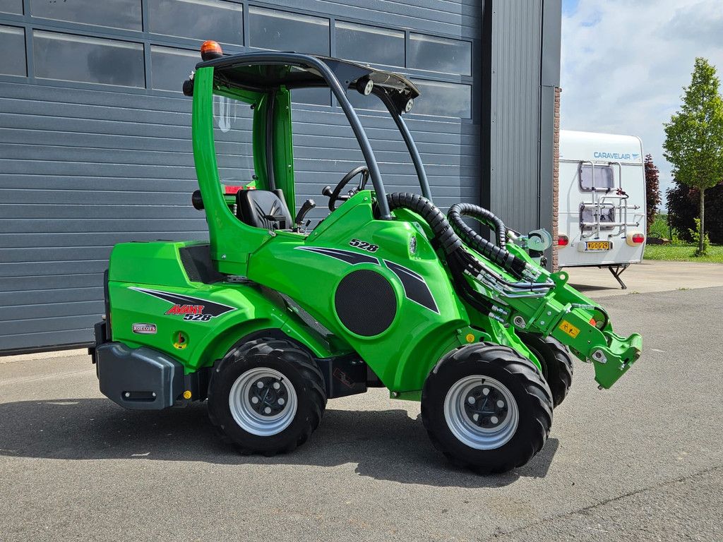 Avant 528 TDL+ mini-shovel