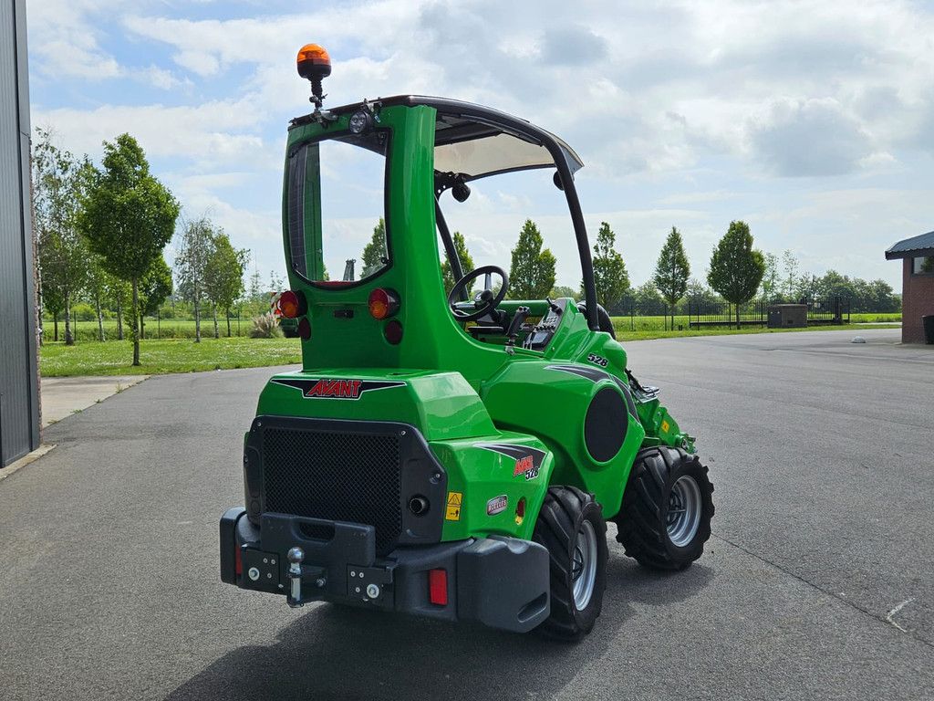 Avant 528 TDL+ mini-shovel