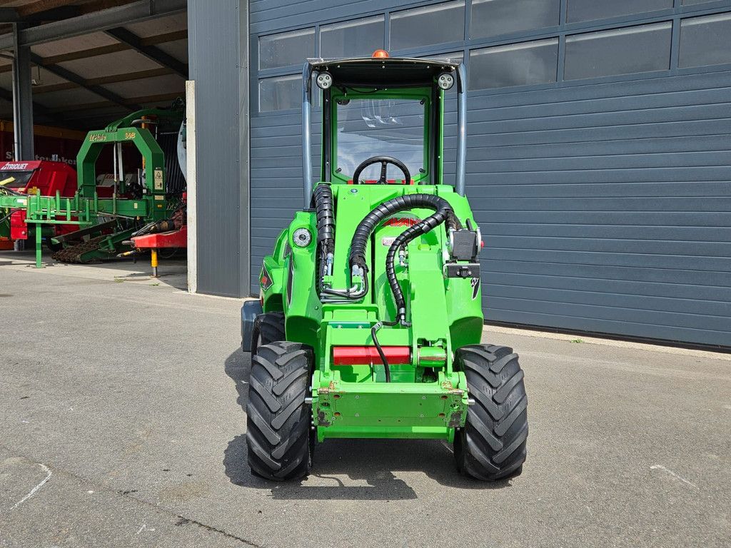 Avant 528 TDL+ mini-shovel