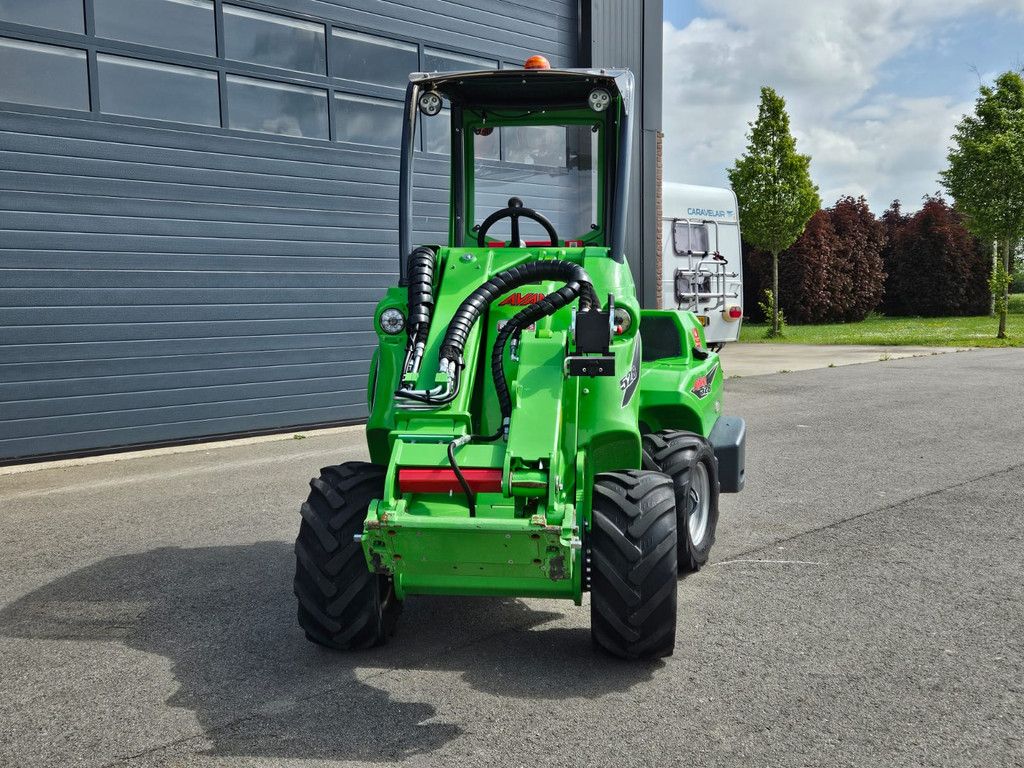 Avant 528 TDL+ mini-shovel