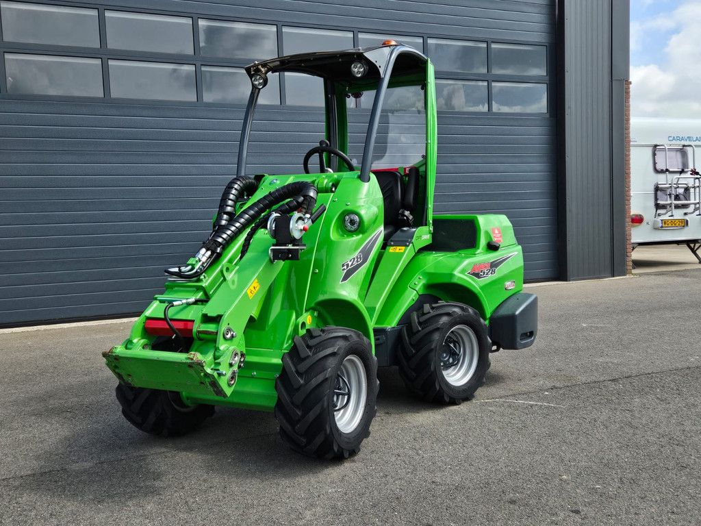 Avant 528 TDL+ mini-shovel