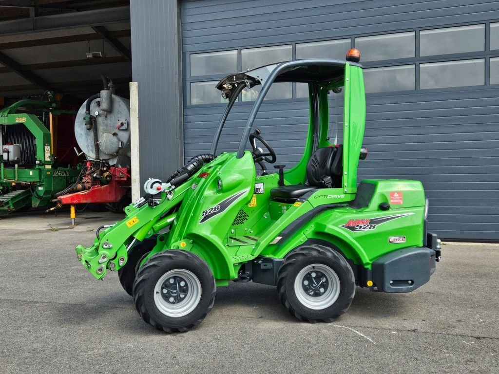 Avant 528 TDL+ mini-shovel