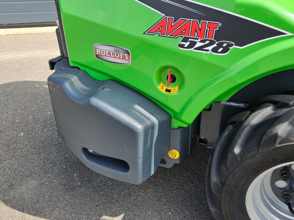 Avant 528 TDL+ mini-shovel