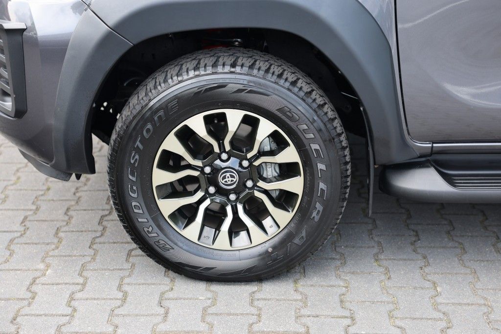 Toyota Hilux 2.8 D-4D DUBBEL CABIN GR SPORT A/T 2 ZITS 4WD VAN