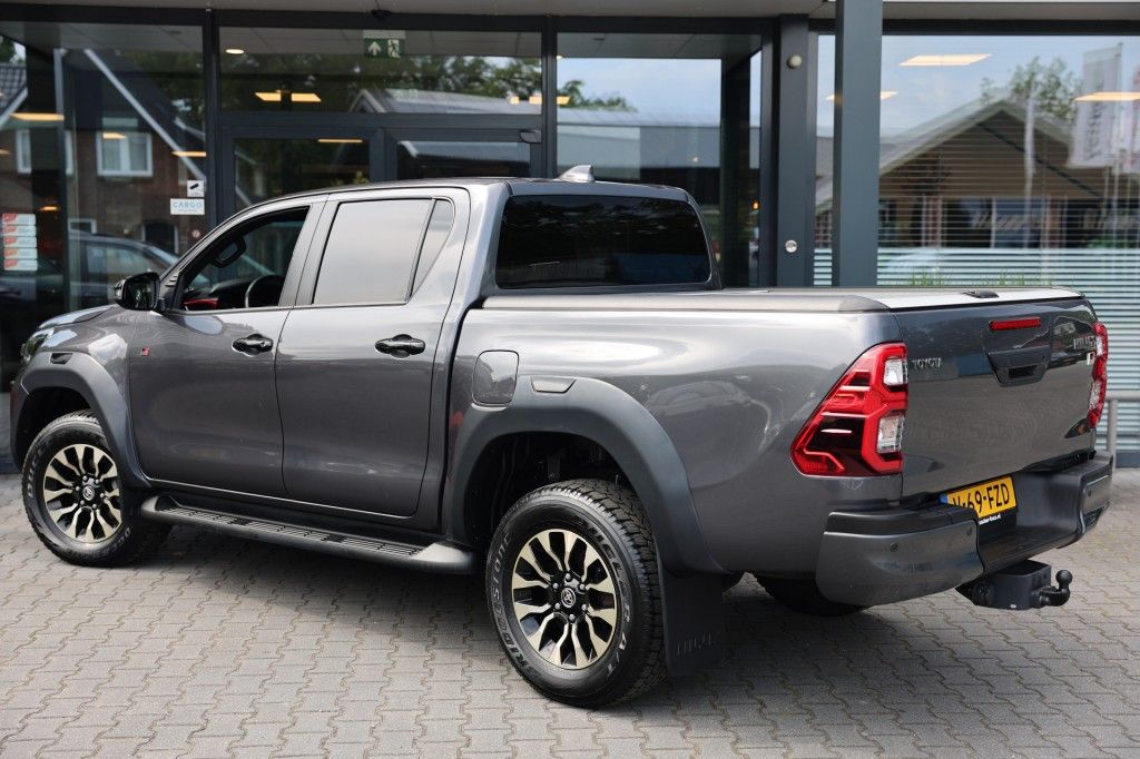 Toyota Hilux 2.8 D-4D DUBBEL CABIN GR SPORT A/T 2 ZITS 4WD VAN