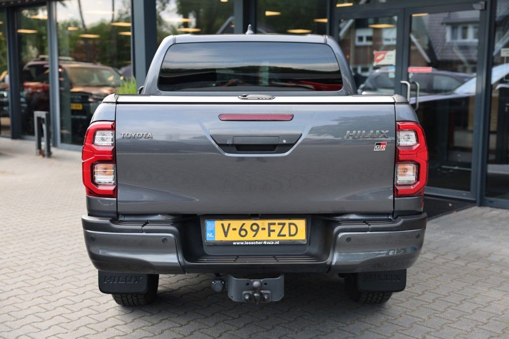 Toyota Hilux 2.8 D-4D DUBBEL CABIN GR SPORT A/T 2 ZITS 4WD VAN