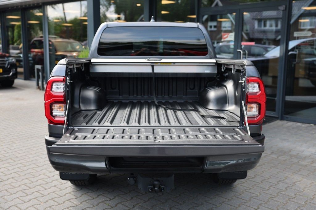 Toyota Hilux 2.8 D-4D DUBBEL CABIN GR SPORT A/T 2 ZITS 4WD VAN