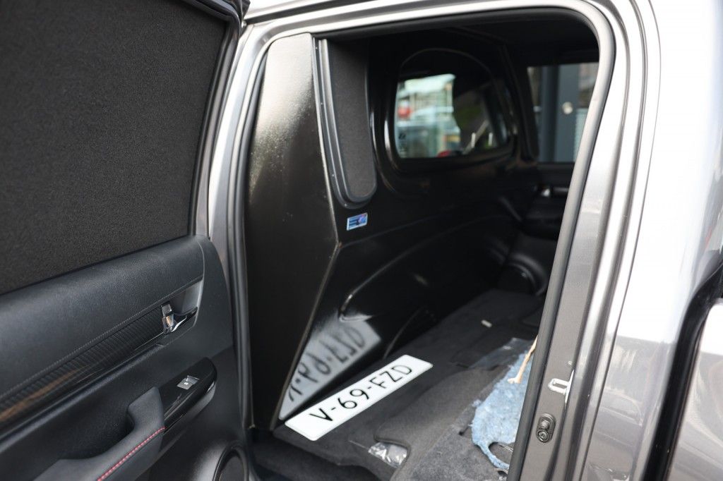 Toyota Hilux 2.8 D-4D DUBBEL CABIN GR SPORT A/T 2 ZITS 4WD VAN