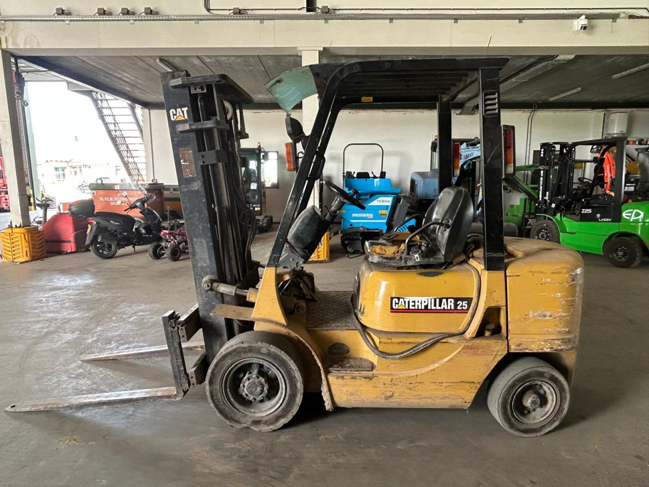 Heftruck Caterpillar DP25K