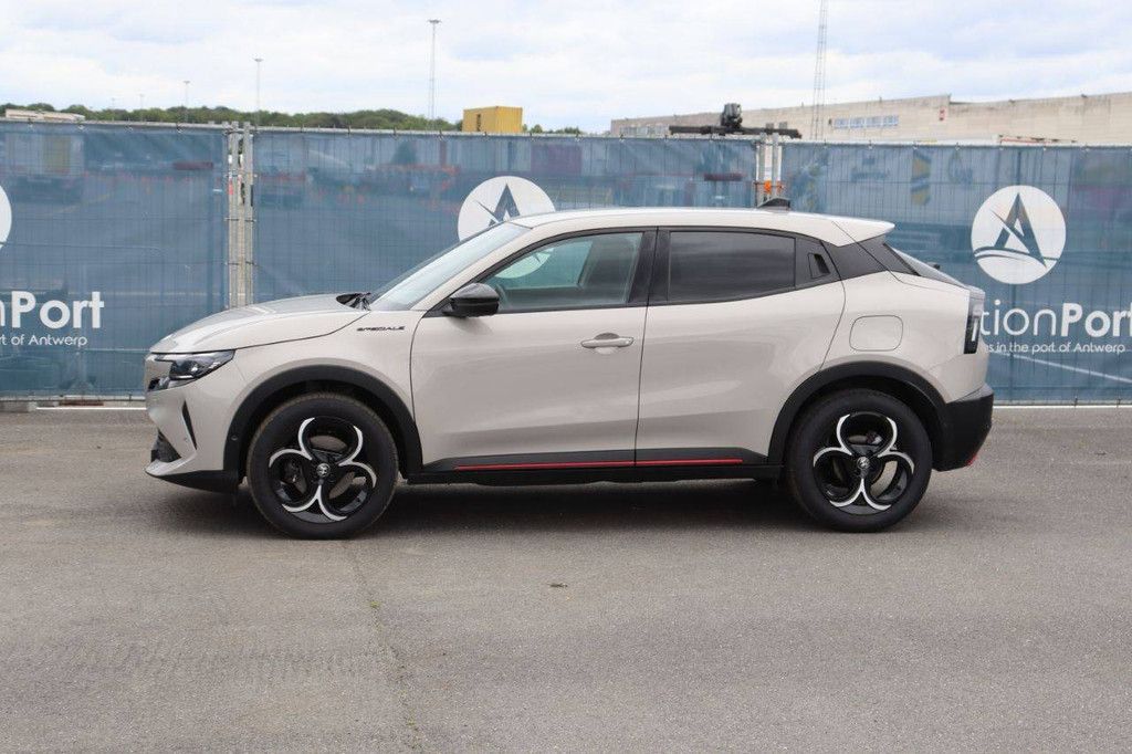 SUV Alfa Romeo Junior Petrol Mild-Hybrid 136hp 2025