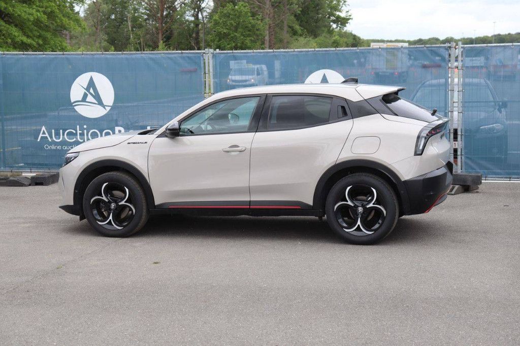 SUV Alfa Romeo Junior Petrol Mild-Hybrid 136hp 2025