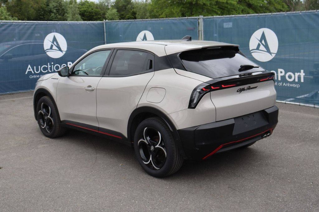 SUV Alfa Romeo Junior Petrol Mild-Hybrid 136hp 2025