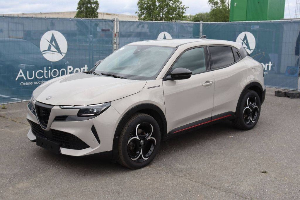 SUV Alfa Romeo Junior Petrol Mild-Hybrid 136hp 2025