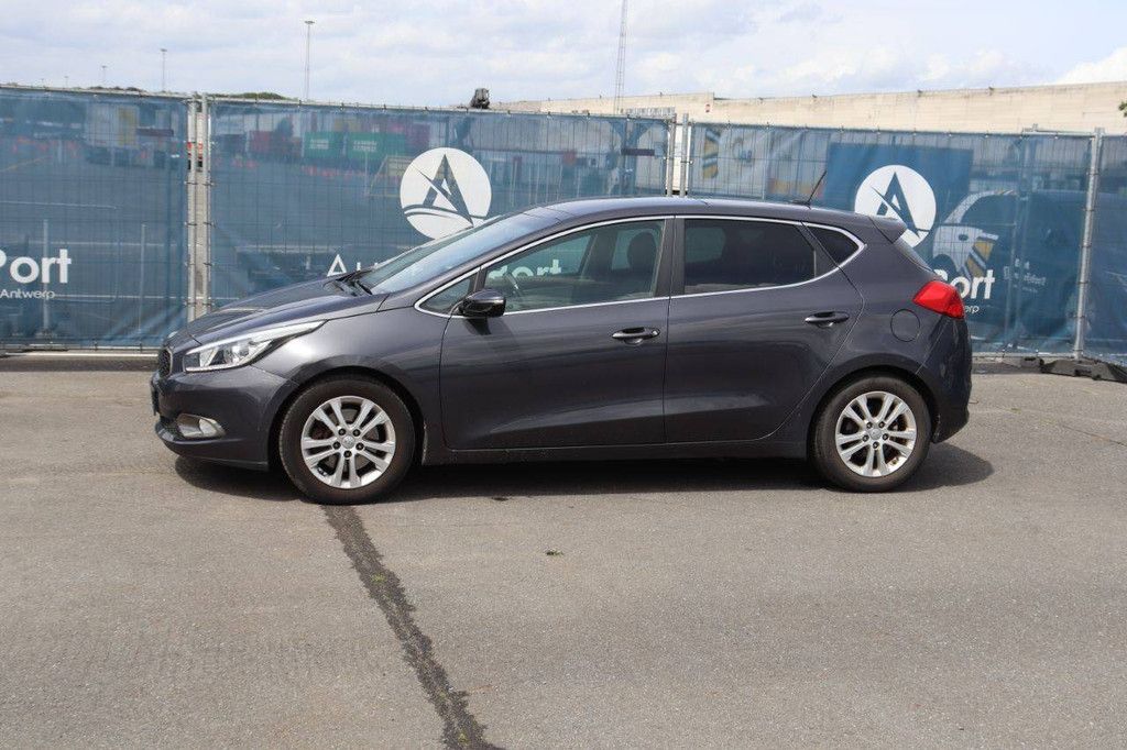 Passenger car Kia Ceed Petrol 100hp 2015 (Margin)