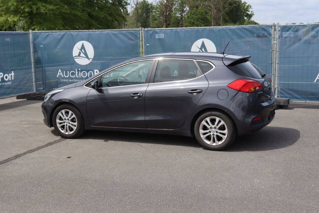 Passenger car Kia Ceed Petrol 100hp 2015 (Margin)