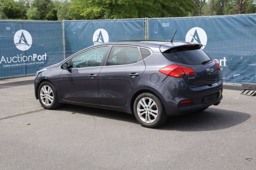 Passenger car Kia Ceed Petrol 100hp 2015 (Margin)