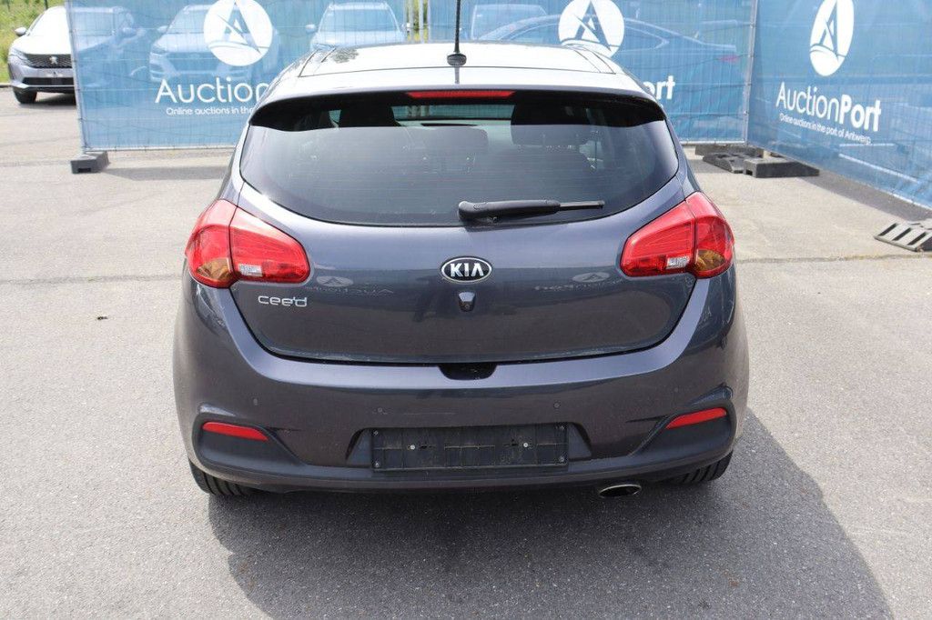 Passenger car Kia Ceed Petrol 100hp 2015 (Margin)