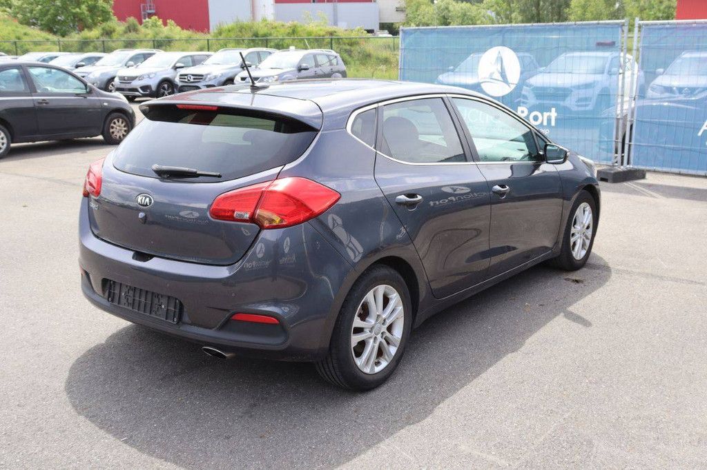 Passenger car Kia Ceed Petrol 100hp 2015 (Margin)