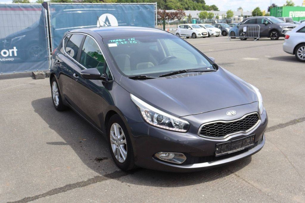 Passenger car Kia Ceed Petrol 100hp 2015 (Margin)