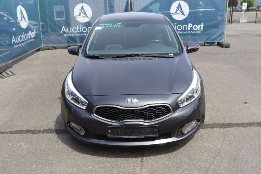 Passenger car Kia Ceed Petrol 100hp 2015 (Margin)