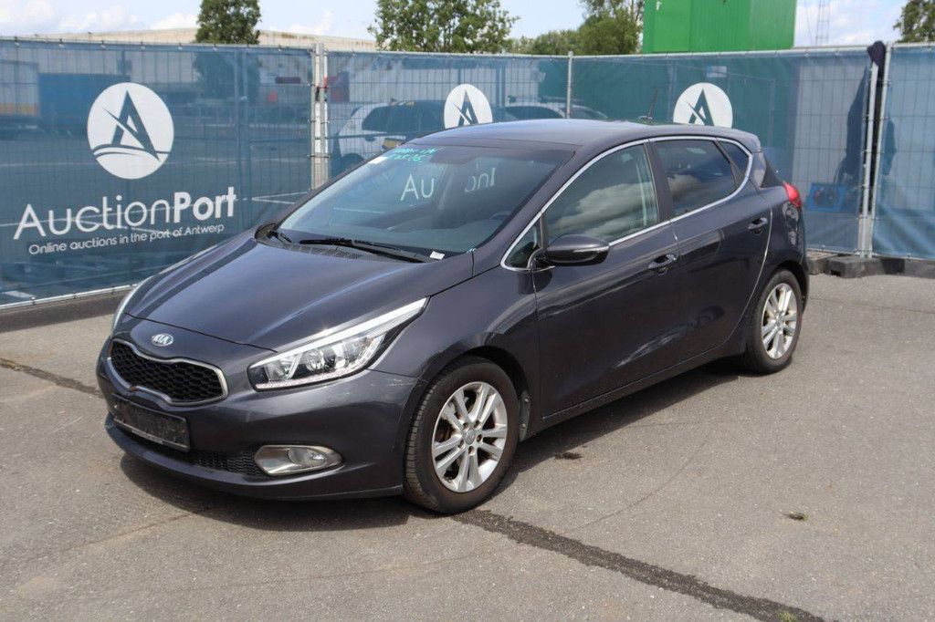 Passenger car Kia Ceed Petrol 100hp 2015 (Margin)