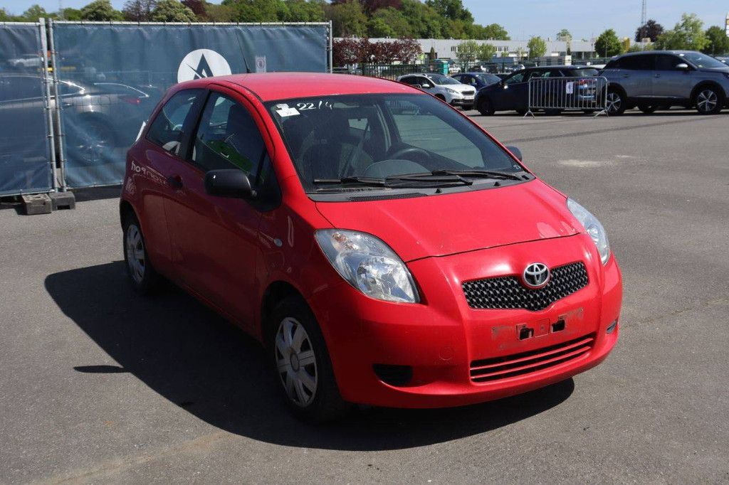 Passenger car Toyota Yaris Petrol 69hp 2007 (Margin)
