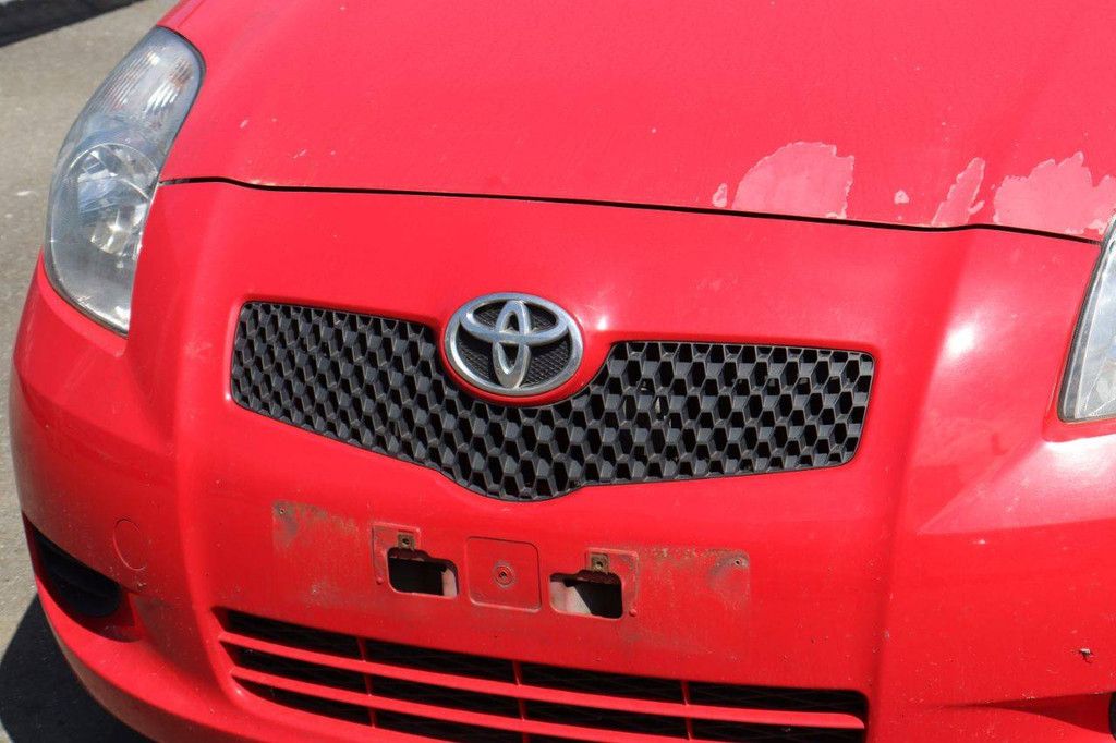Passenger car Toyota Yaris Petrol 69hp 2007 (Margin)