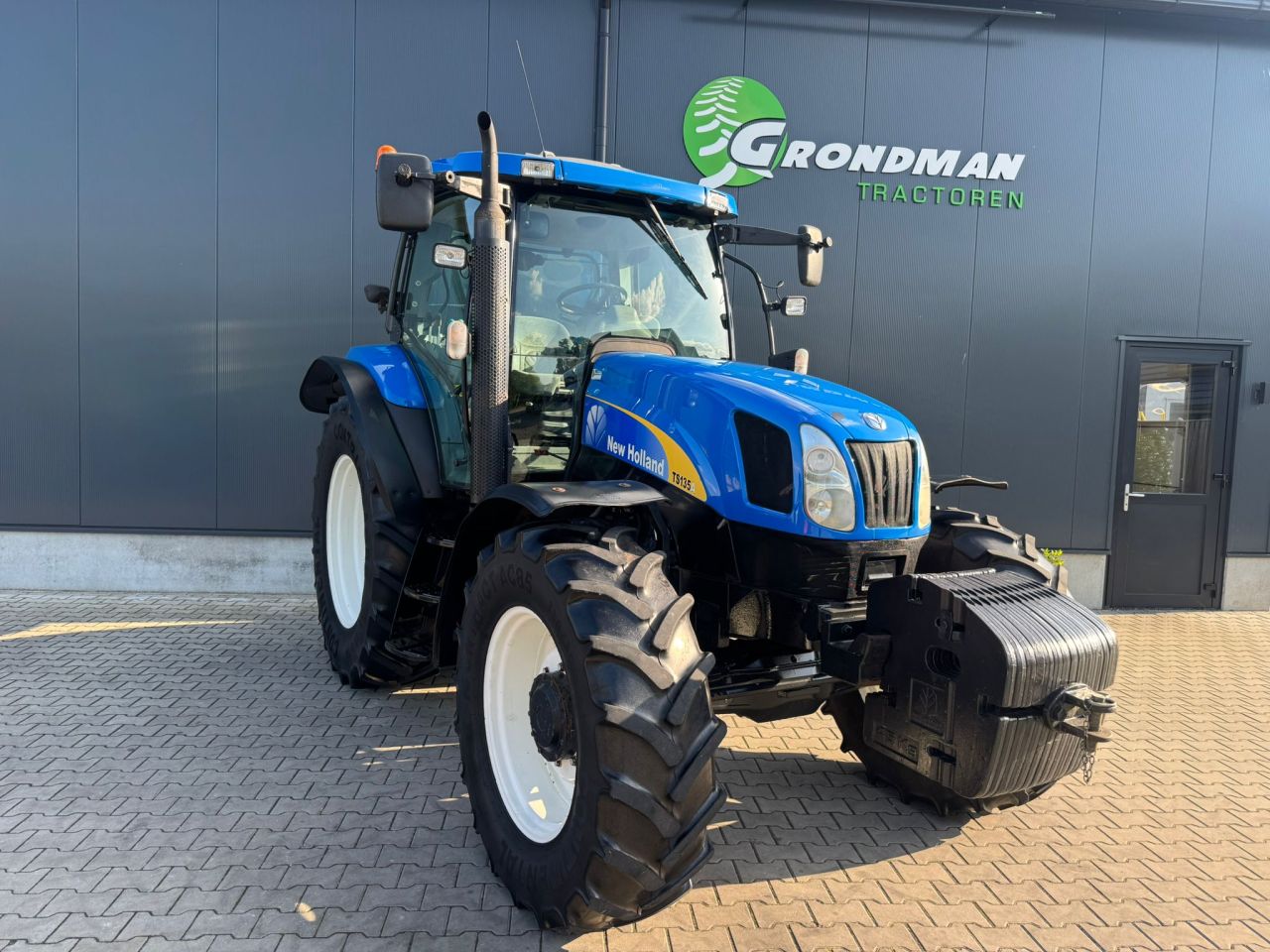 New Holland TS135A