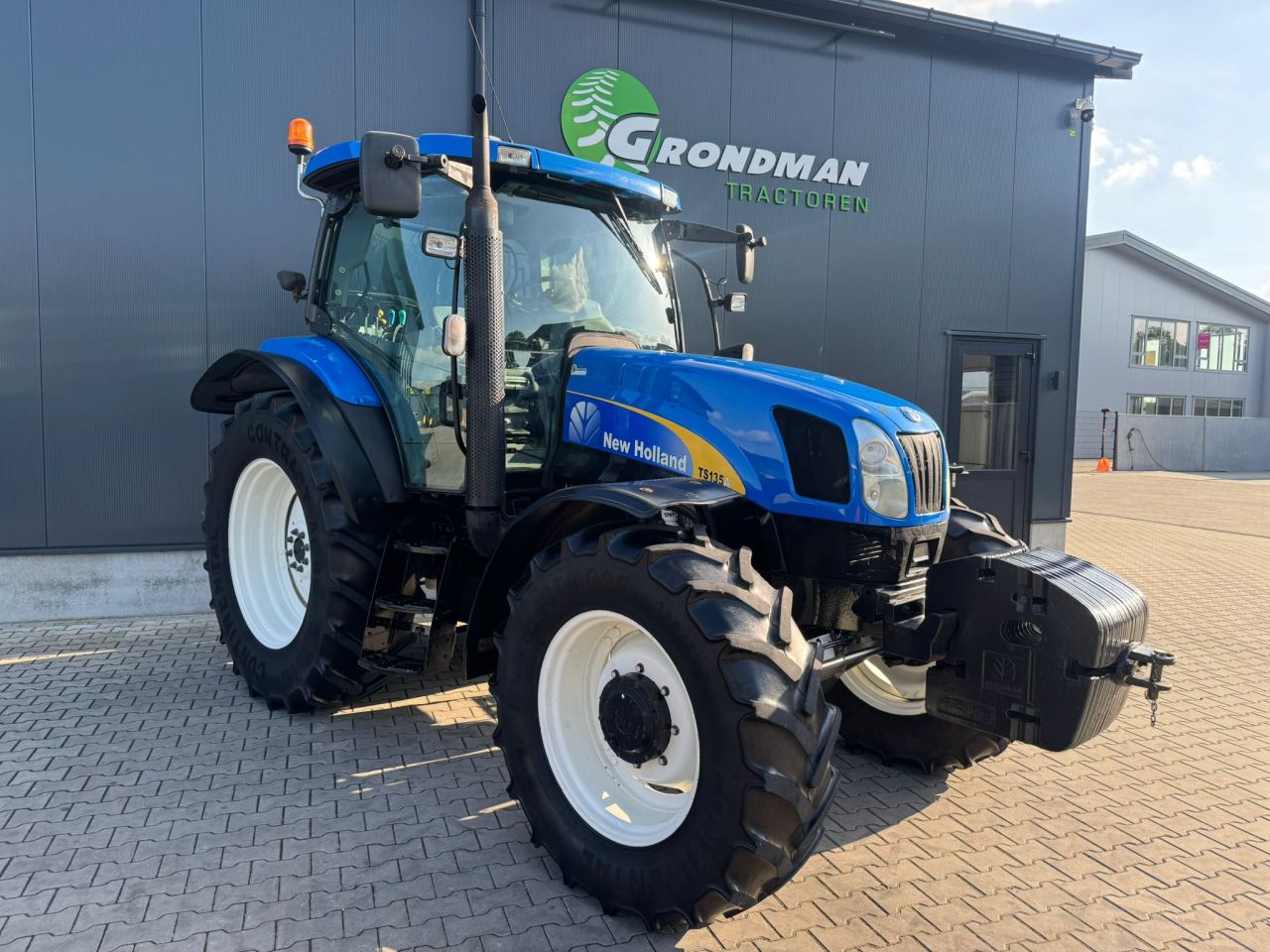 New Holland TS135A
