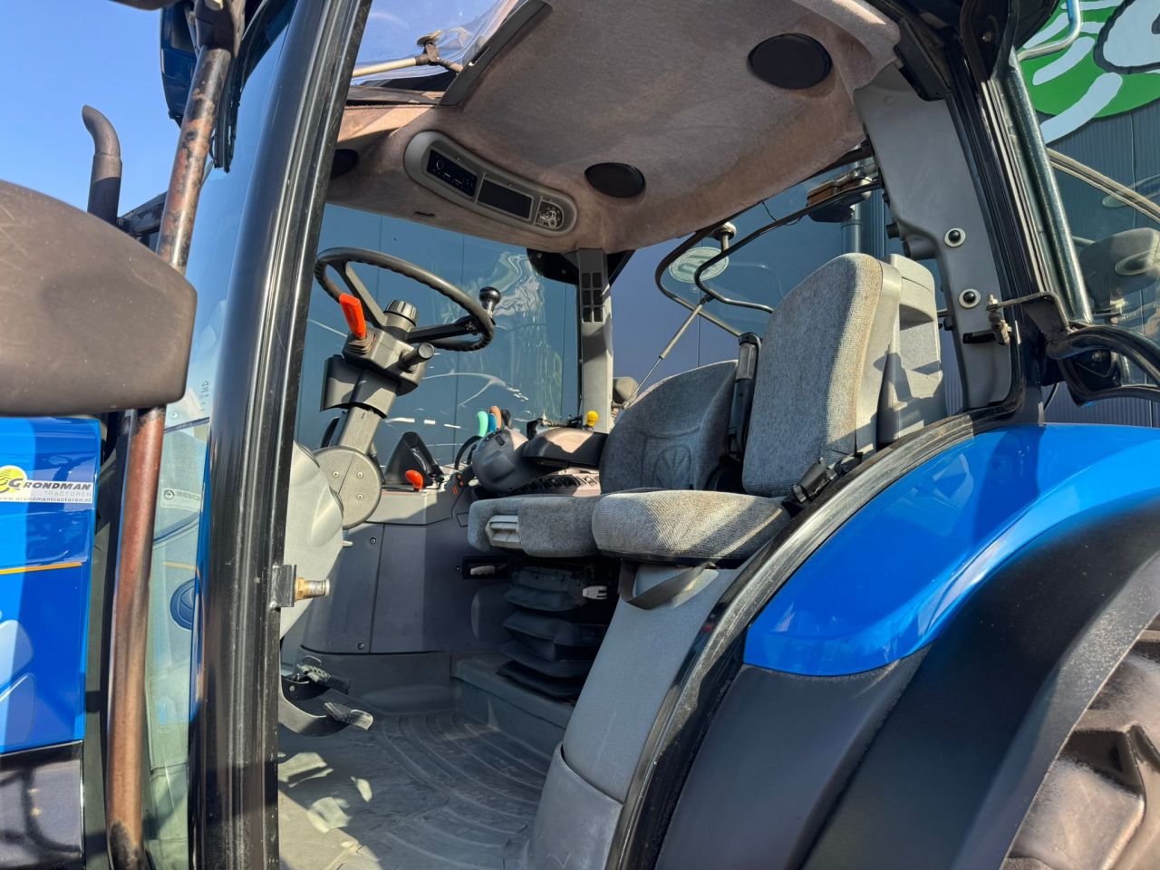 New Holland TS135A