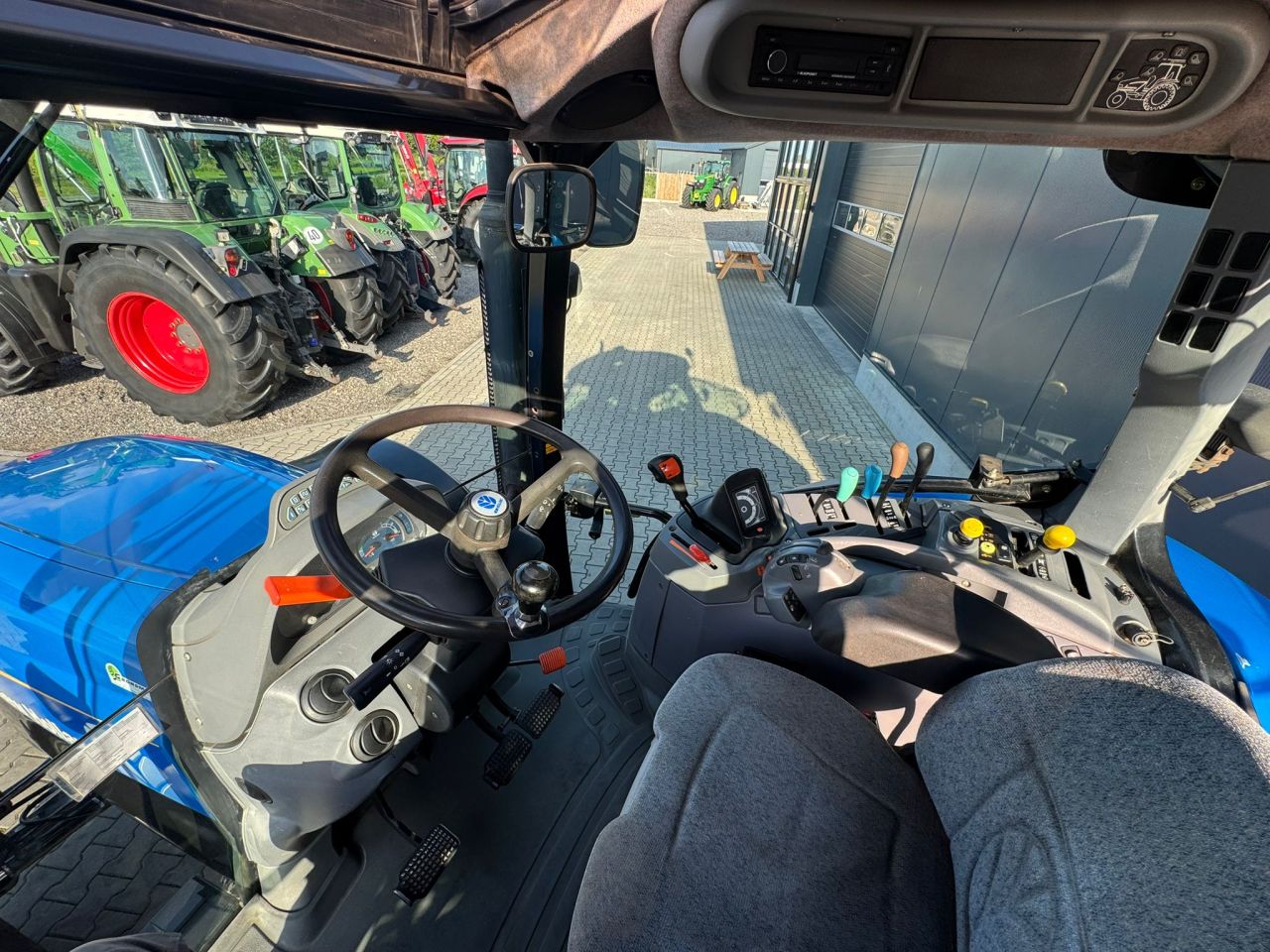 New Holland TS135A