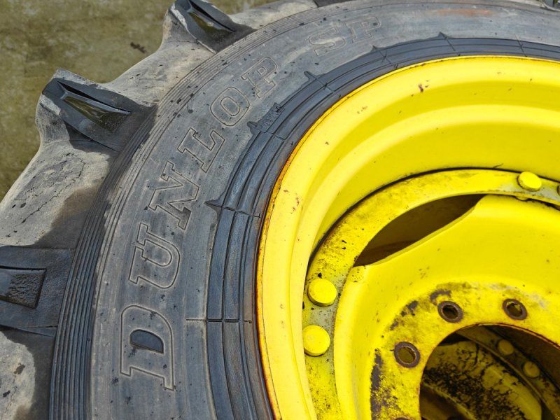 Dunlop 16.9R28 XXX