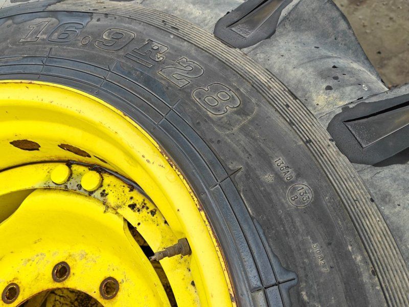 Dunlop 16.9R28 XXX