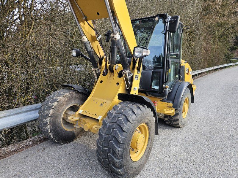 Cat 906 M
